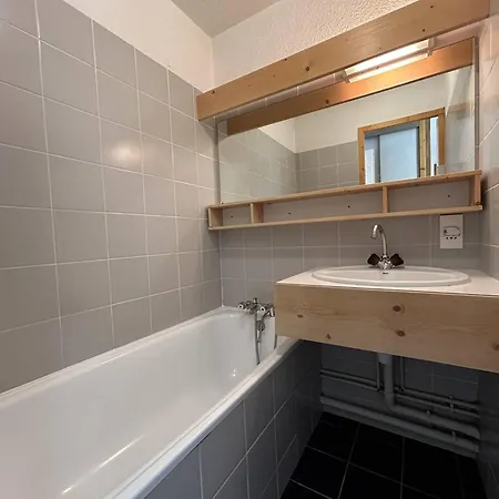 2 Pieces A Meribel Avec Balcon Et Wifi, Pieds Des Pistes - Fr-1-355-260