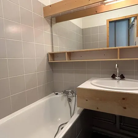 2 Pieces A Meribel Avec Balcon Et Wifi, Pieds Des Pistes - Fr-1-355-260 *