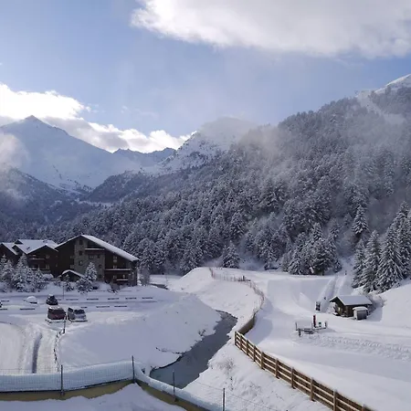 2 Pieces A Meribel Avec Balcon Et Wifi, Pieds Des Pistes - Fr-1-355-260